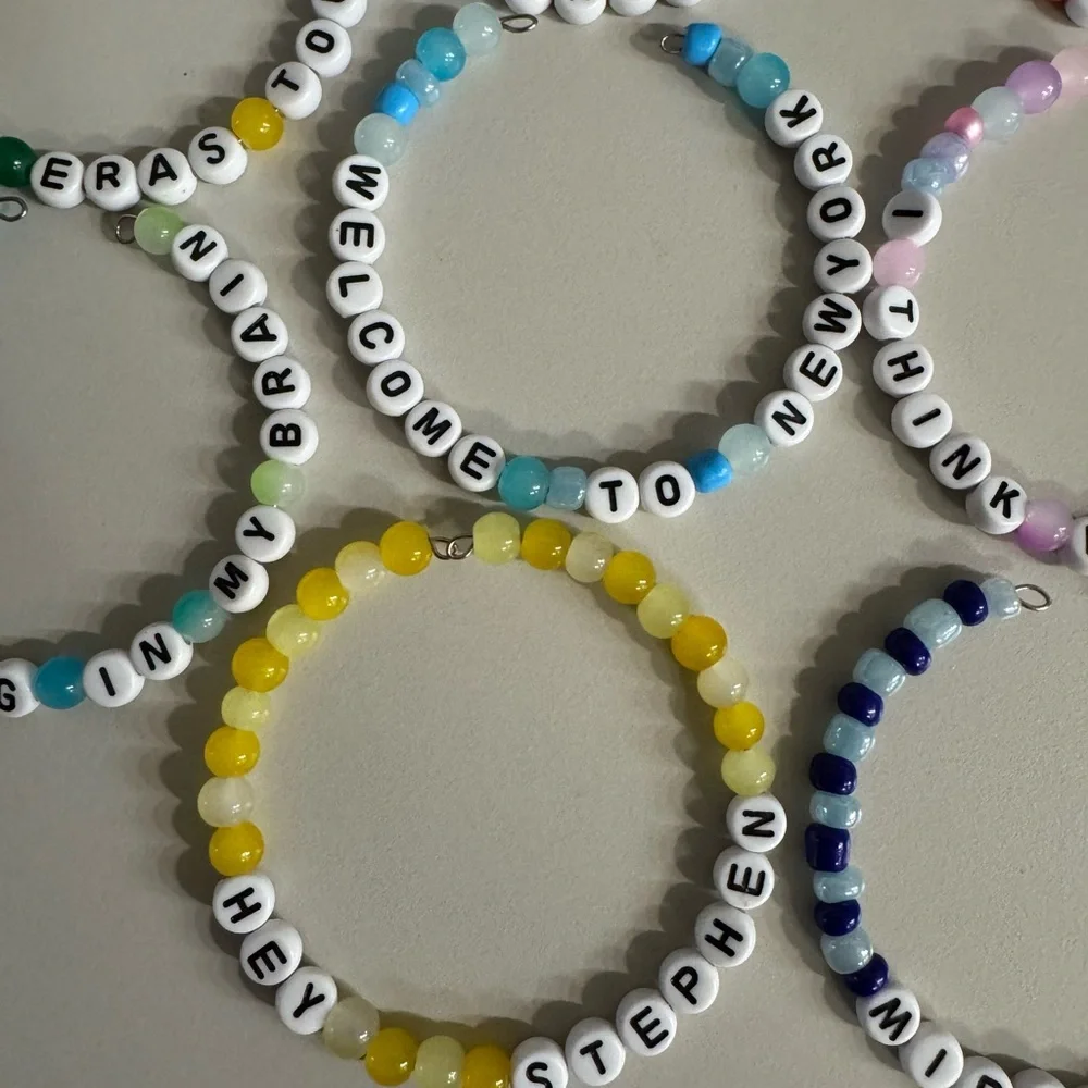 Taylor Swift Friendship Bracelets (all 8 included) - size inclusive - Picture 7 of 8